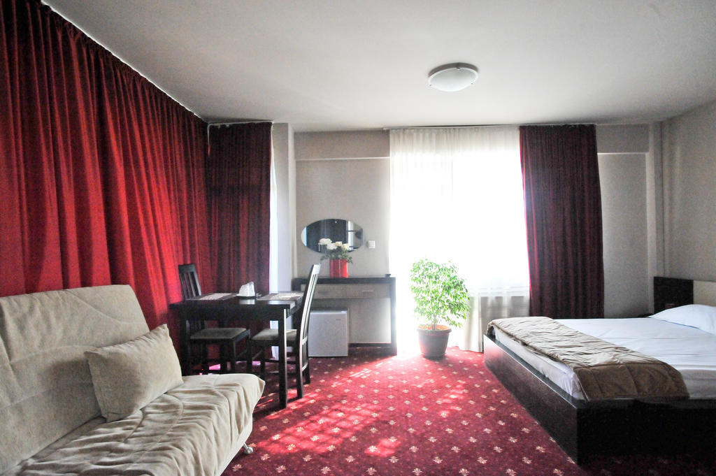 Pensiunea Novis Iasi Esterno foto